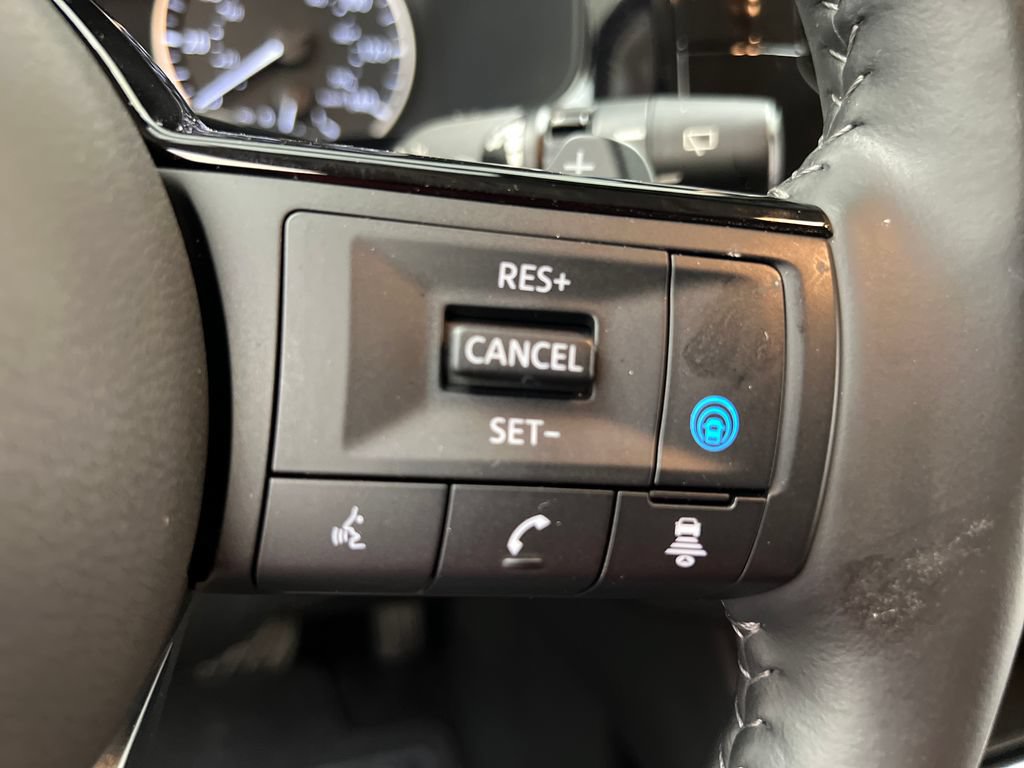 Used 2025 Nissan Pathfinder SL AWD/4WD image 51