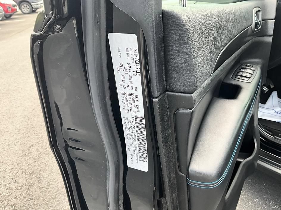 Used 2018 Jeep Grand Cherokee Laredo AWD/4WD image 36