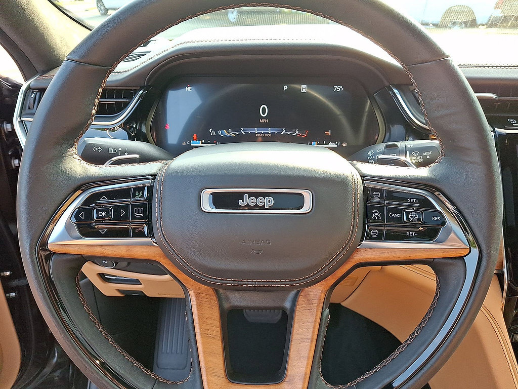 Certified 2024 Jeep Grand Cherokee Summit AWD/4WD image 16