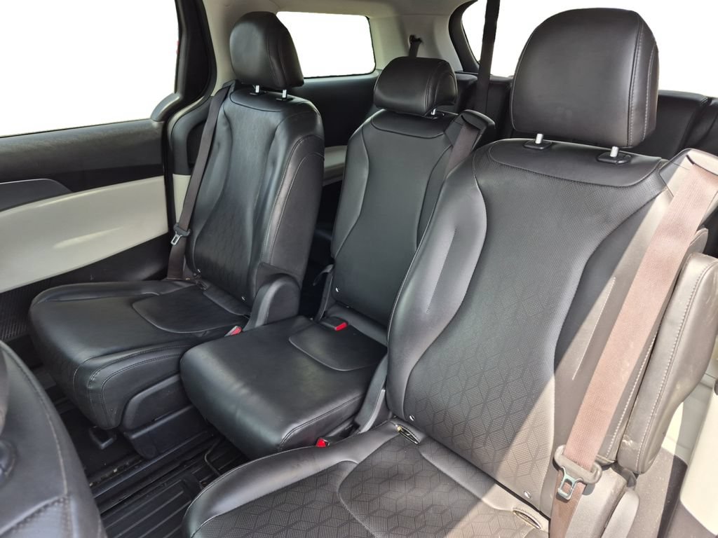 Used 2023 Kia Carnival LX FWD image 40