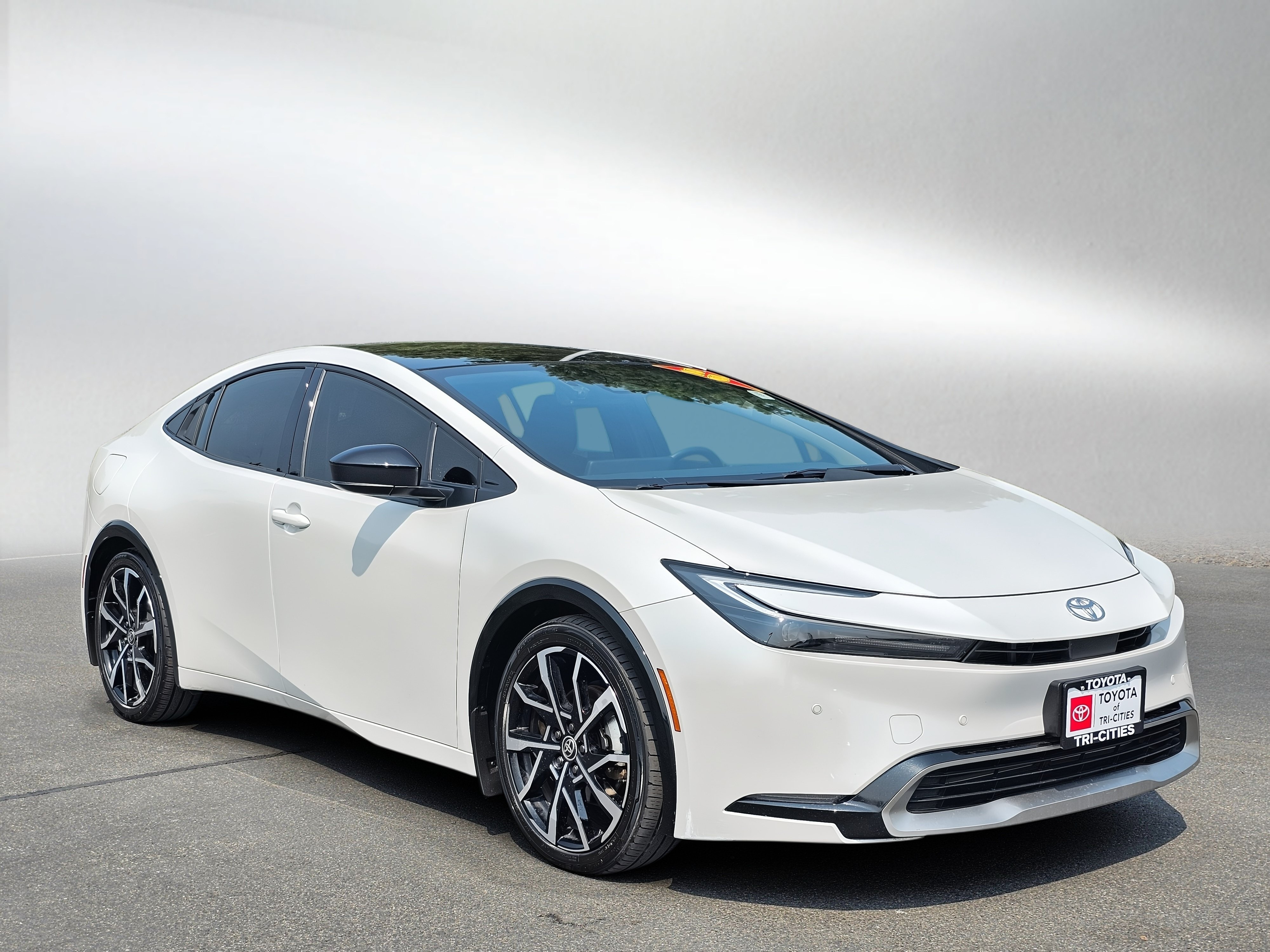 Used 2023 Toyota Prius Prime FWD image 7