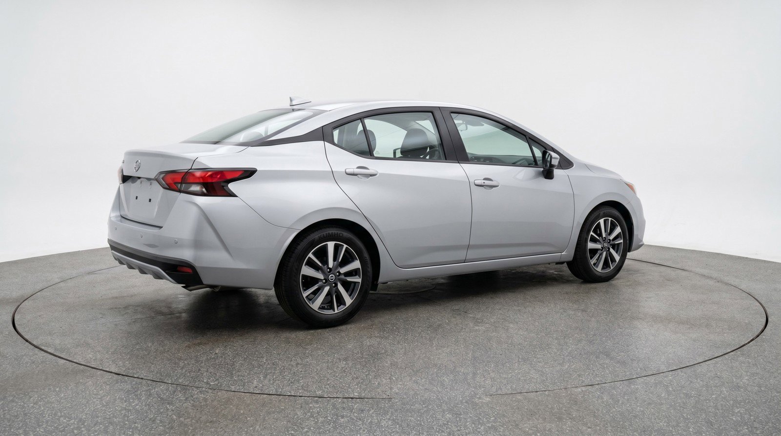 Used 2025 Nissan Versa SV FWD image 9