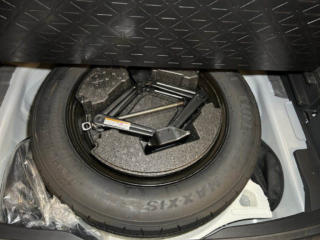 Used 2025 Toyota RAV4 XLE AWD/4WD image 22