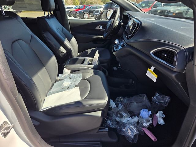 New 2026 Chrysler Pacifica Select FWD image 15