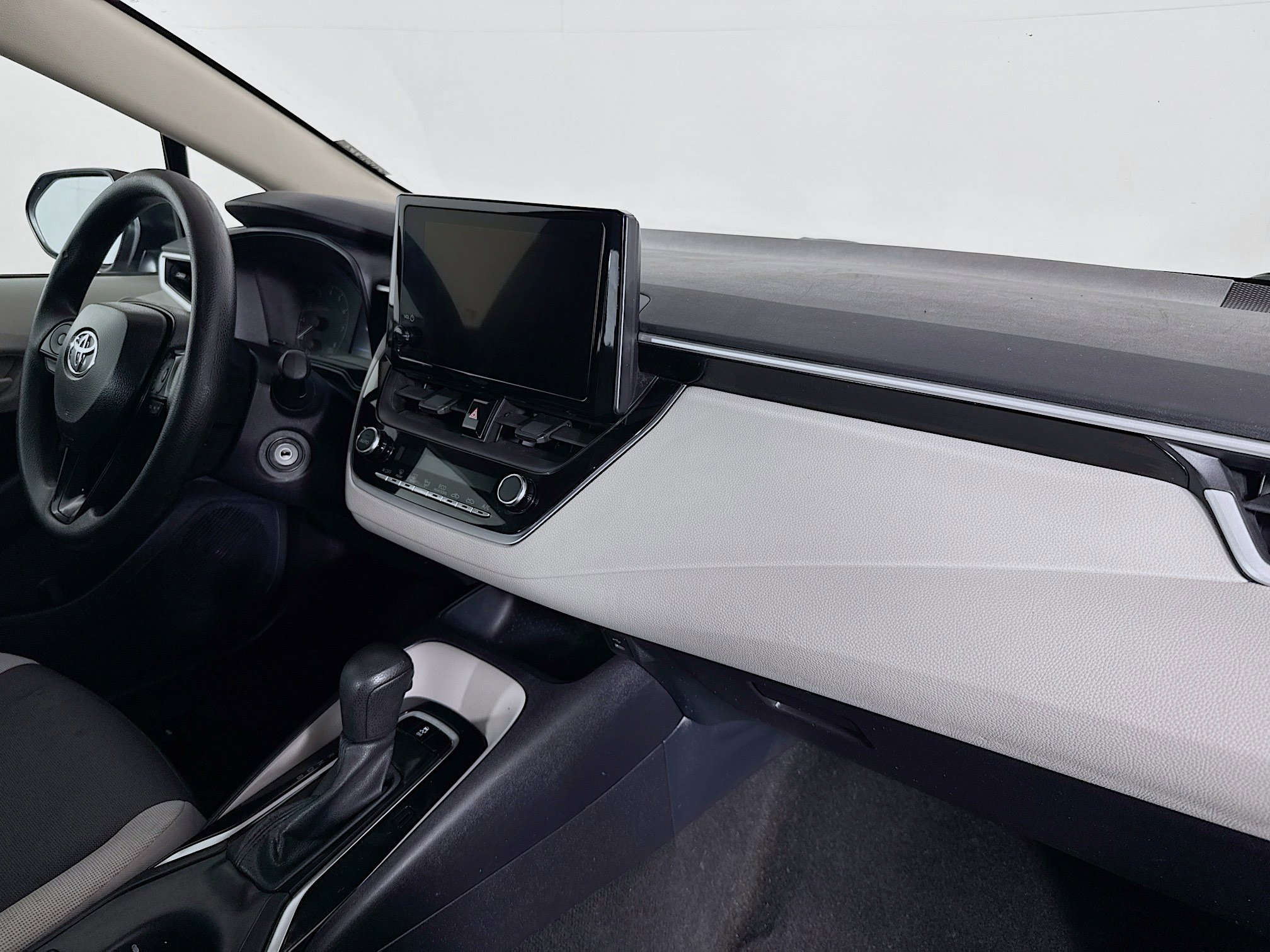 Used 2024 Toyota Corolla LE FWD image 28