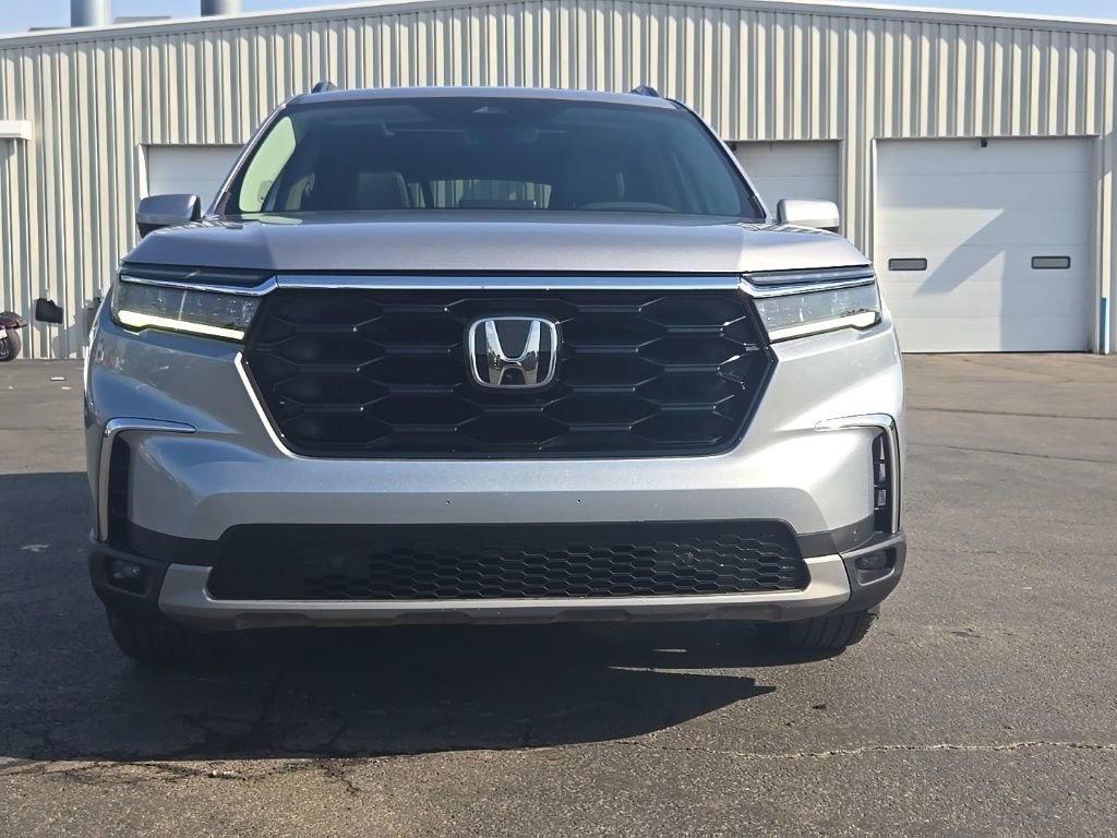 Used 2024 Honda Pilot Touring image 2