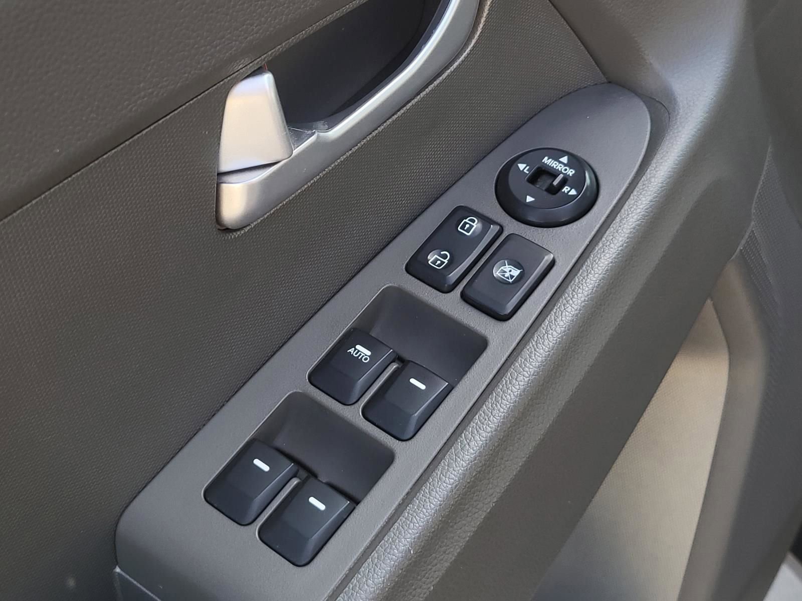 Used 2012 Kia Sportage EX w/ EX Premium Pkg image 16