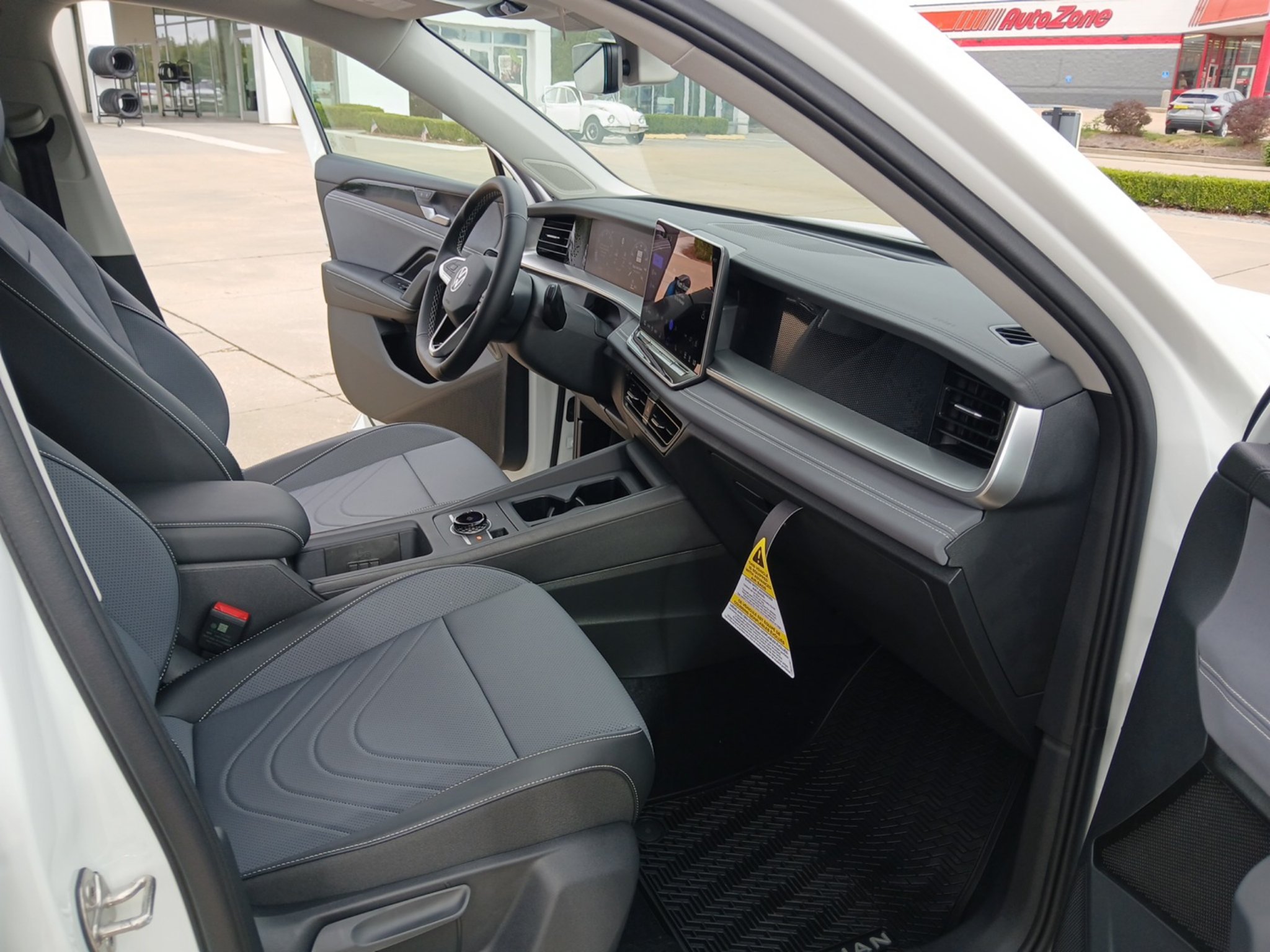 New 2026 Volkswagen Tiguan SE FWD image 24
