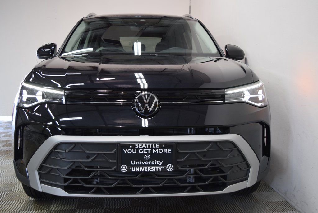 New 2025 Volkswagen Taos SE image 3