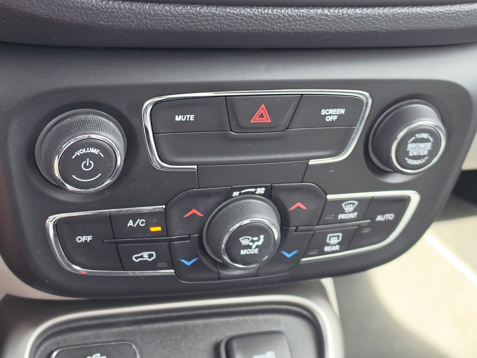 Used 2018 Jeep Compass Latitude w/ Popular Equipment Group image 24