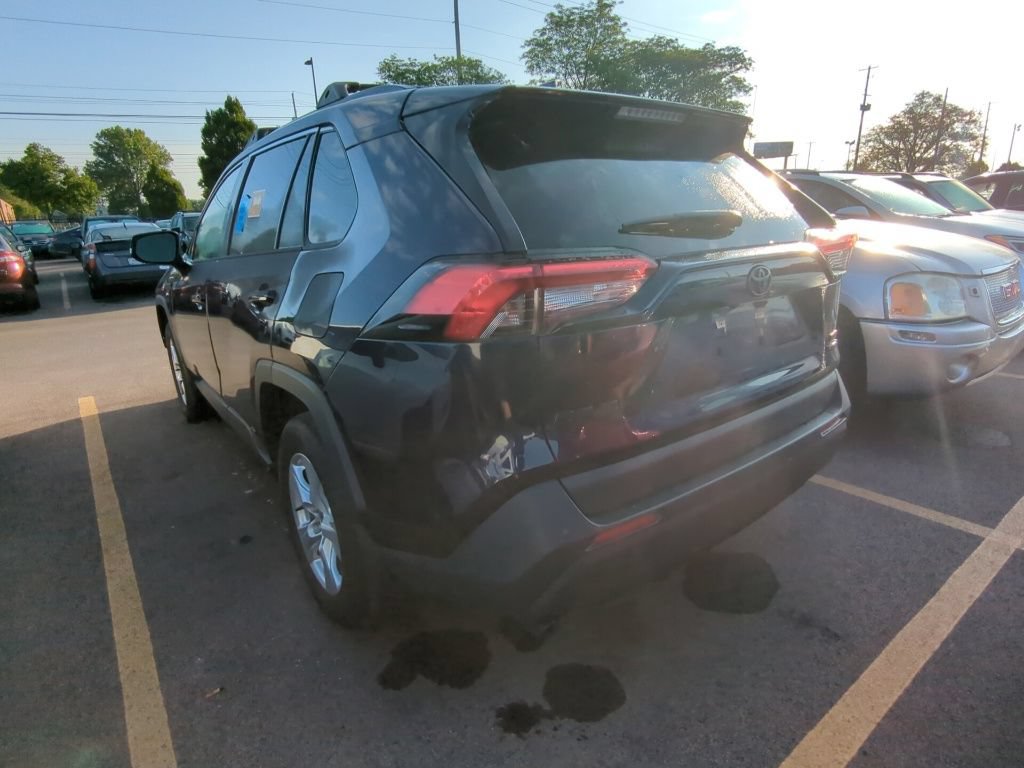 Used 2021 Toyota RAV4 XLE w/ XLE Grade Weather Package AWD/4WD image 4