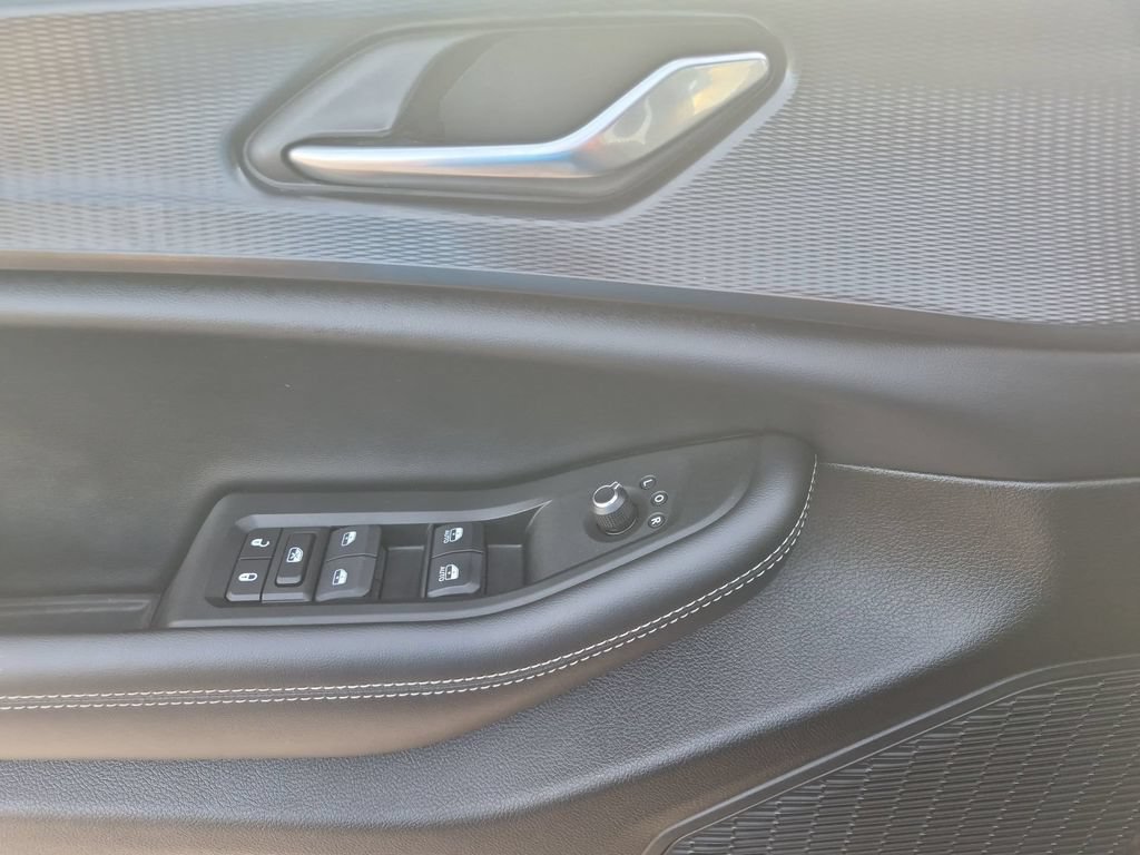 Used 2025 Jeep Grand Cherokee Laredo X RWD image 13