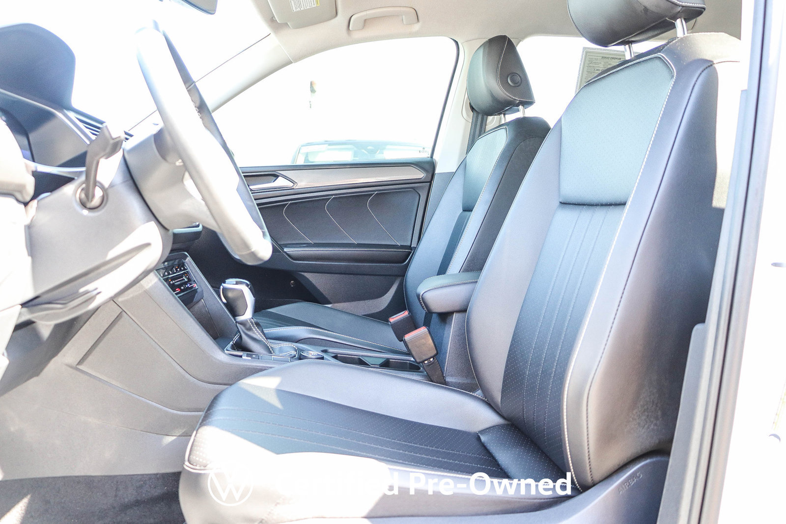 Used 2024 Volkswagen Tiguan SE AWD/4WD image 19