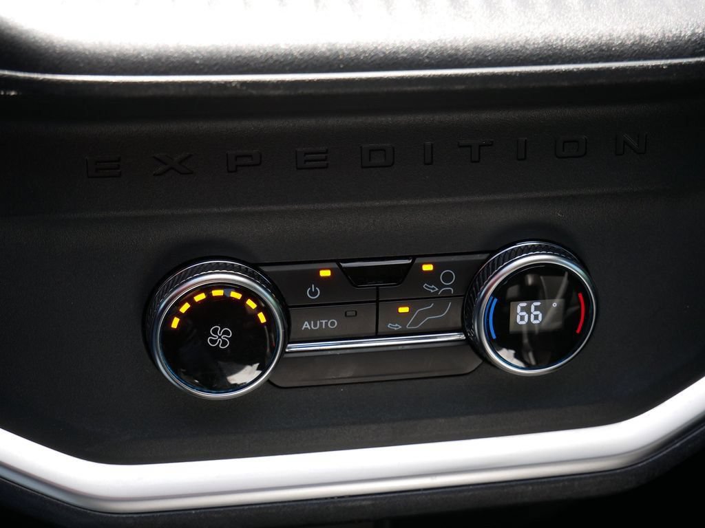 Used 2025 Ford Expedition Active AWD/4WD image 15