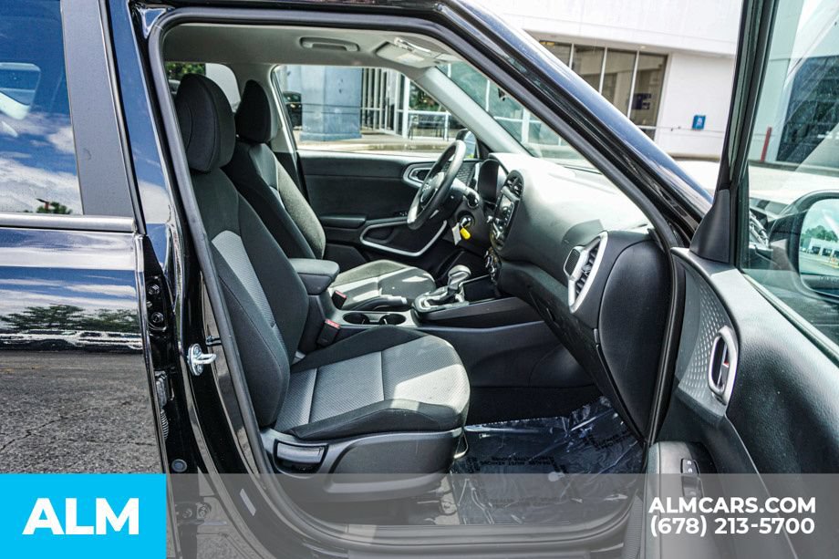 Used 2025 Kia Soul LX w/ LX Technology Package FWD image 23