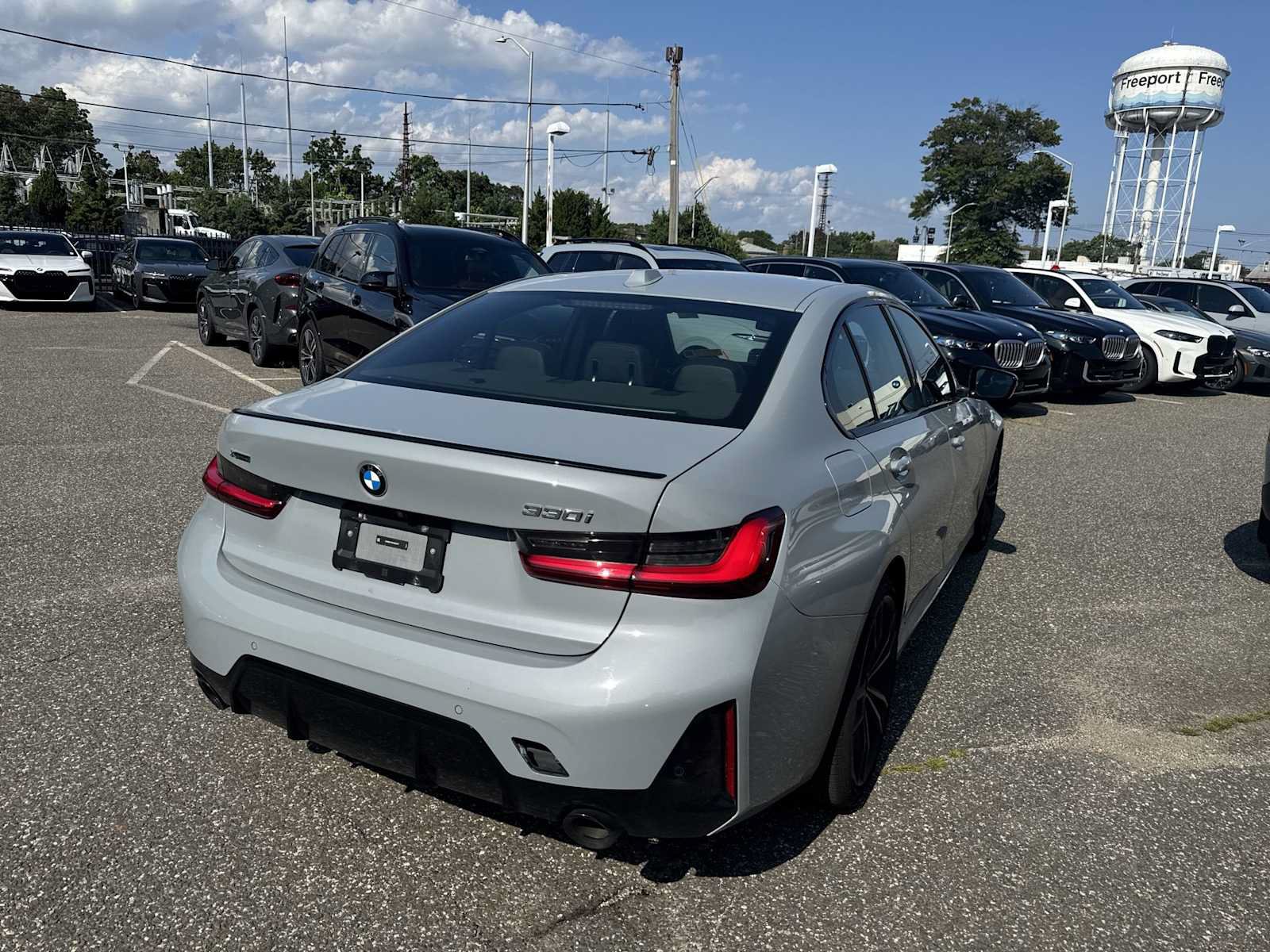 Used 2023 BMW 330i xDrive Sedan w/ M Sport Package AWD/4WD image 7