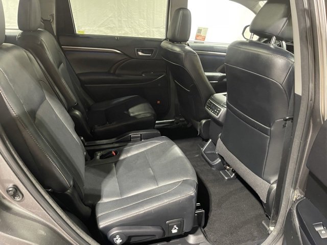 Used 2016 Toyota Highlander Limited image 29