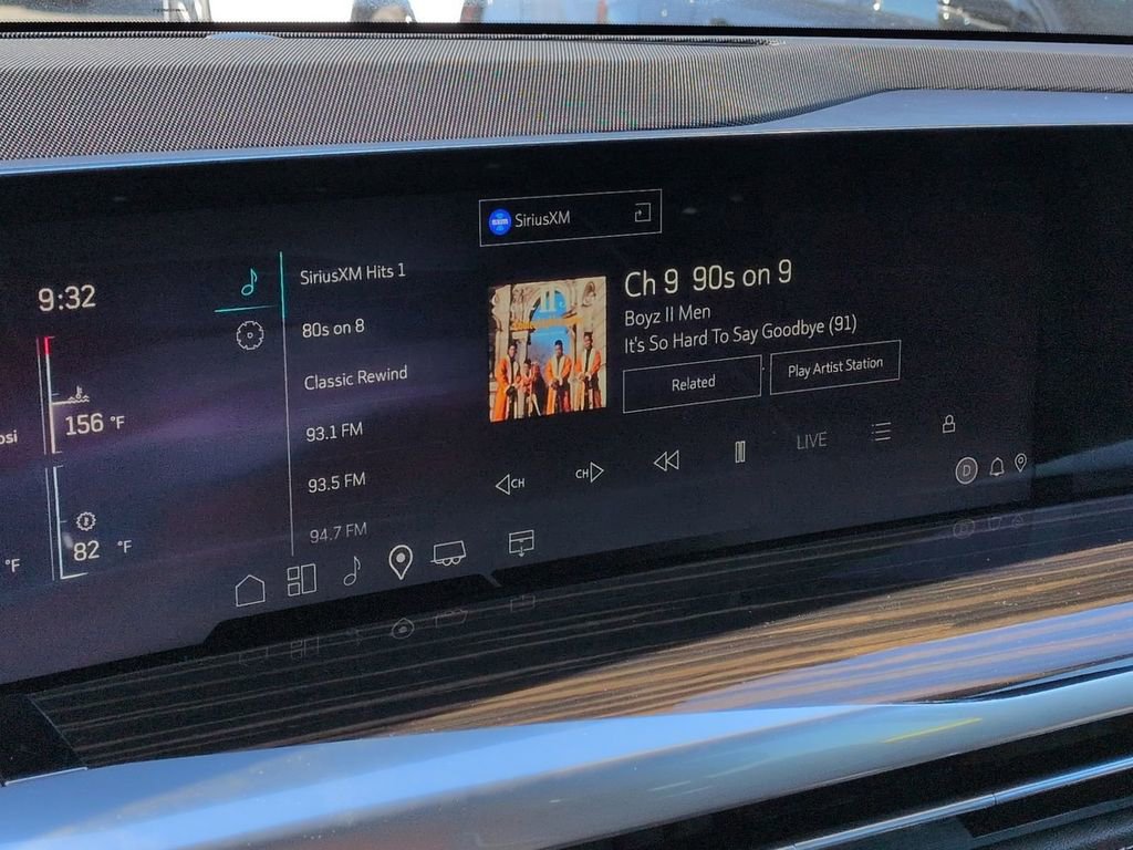 Certified 2025 Cadillac Escalade ESV Premium Luxury image 5