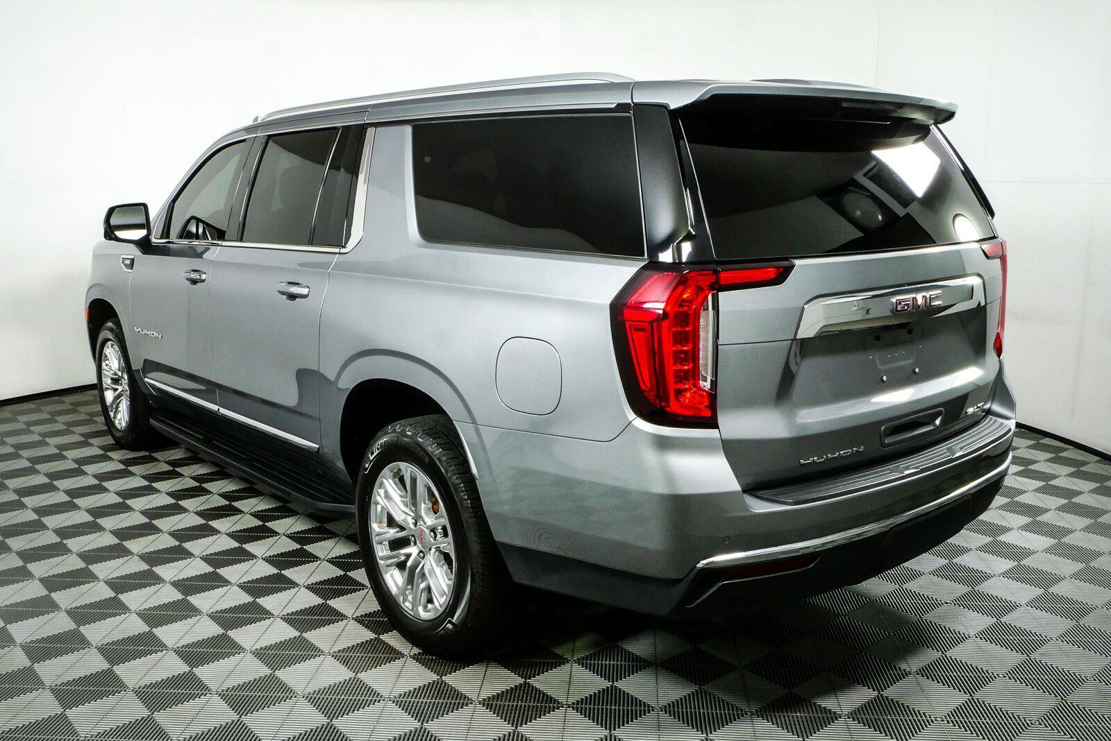 Used 2023 GMC Yukon XL SLT w/ SLT Luxury Package RWD image 13