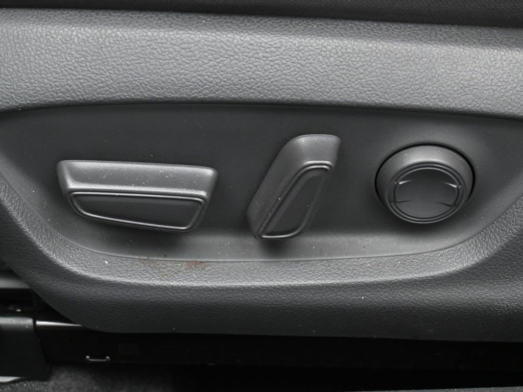 Certified 2018 Toyota Camry LE image 10