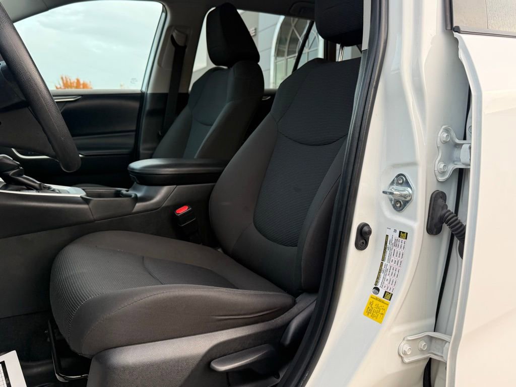 Used 2024 Toyota RAV4 LE image 2