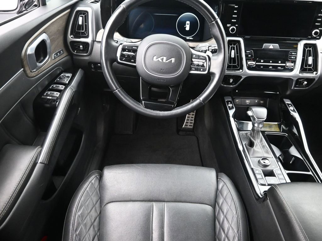 Used 2023 Kia Sorento SX Prestige image 12