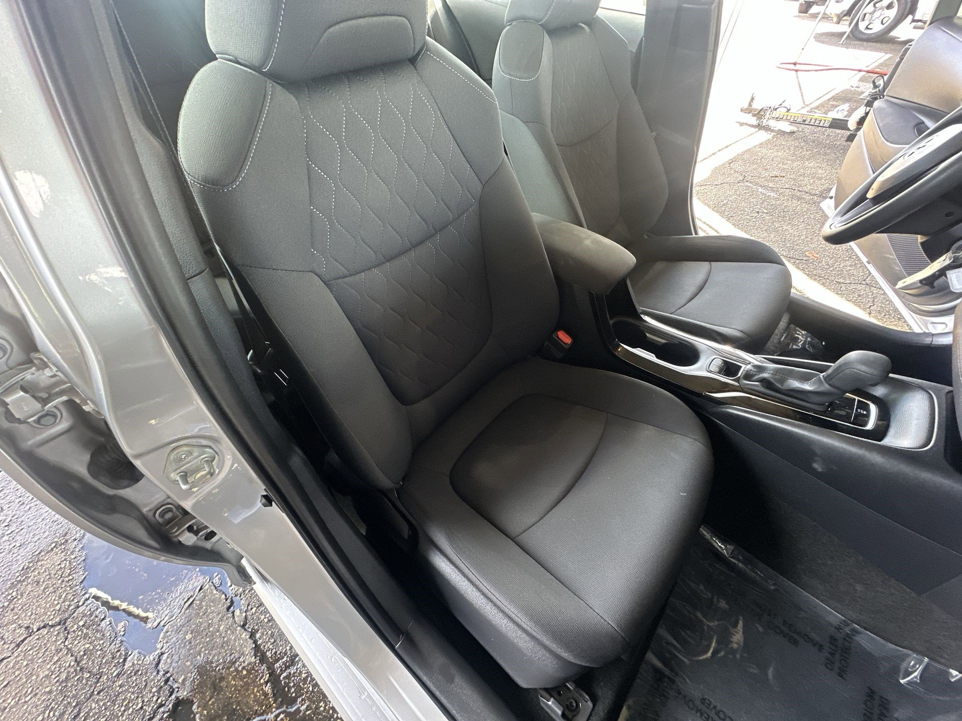 Used 2020 Toyota Corolla LE image 28