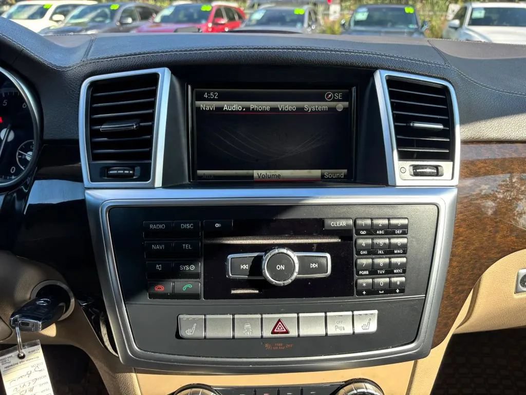Used 2014 Mercedes-Benz GL 450 4MATIC image 24