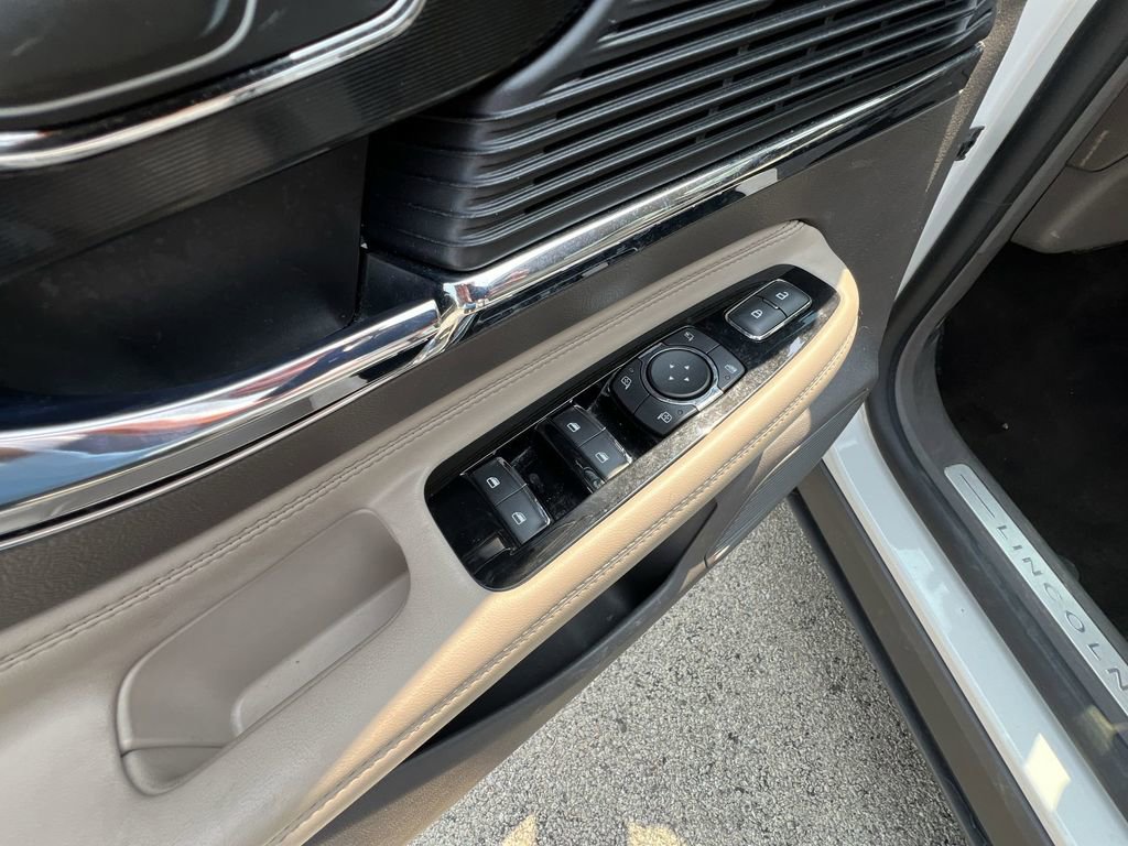 Used 2022 Lincoln Corsair Reserve w/ Elements Package image 21