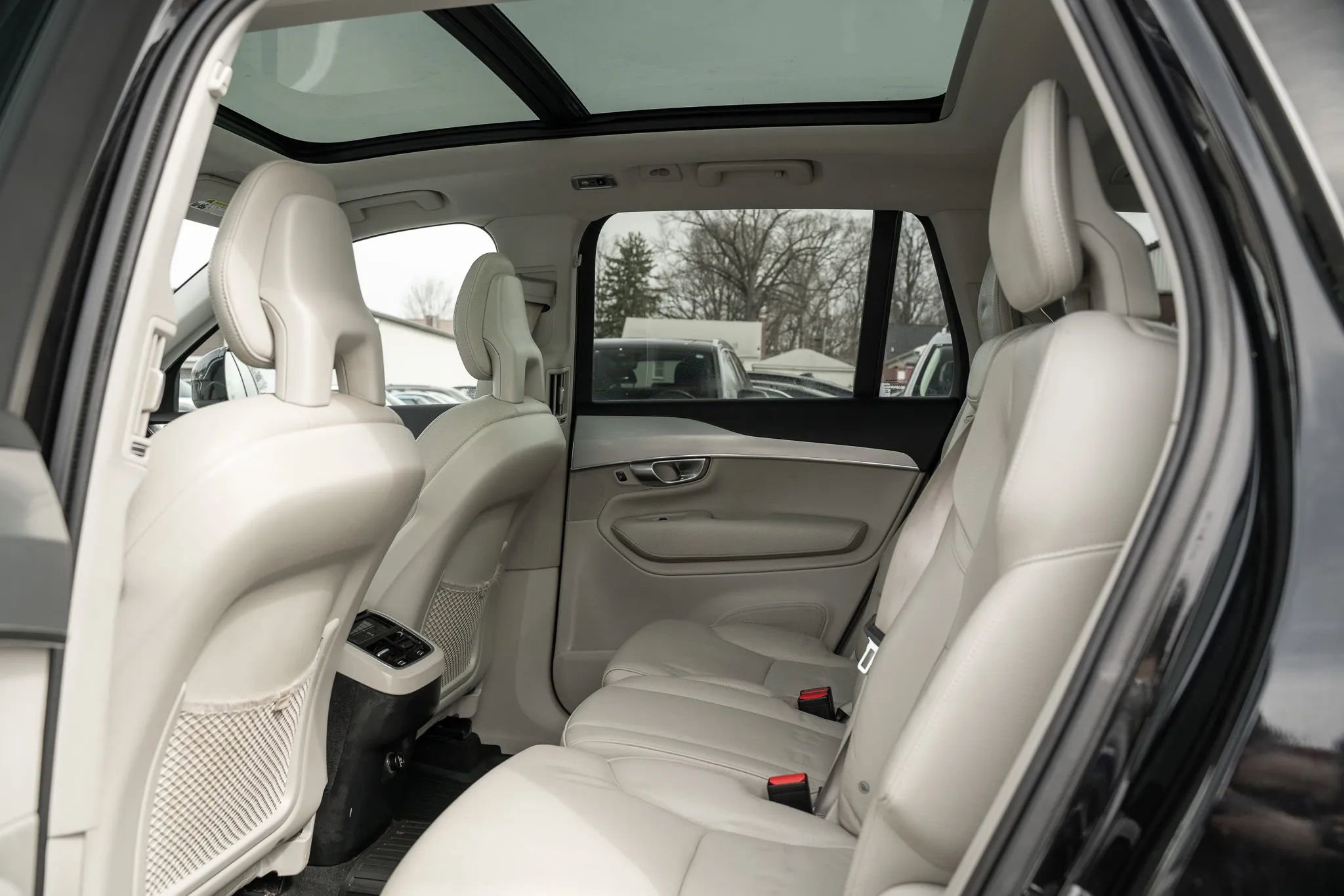 Used 2017 Volvo XC90 T6 Momentum w/ Vision Package image 8