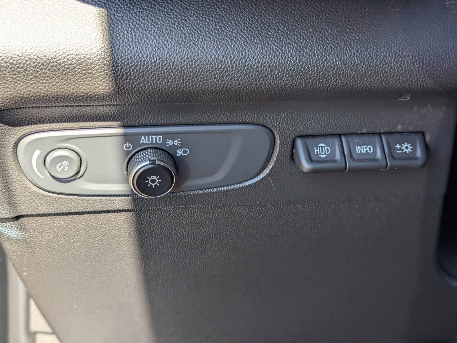 Used 2021 Buick Envision Essence w/ Technology Package I image 32