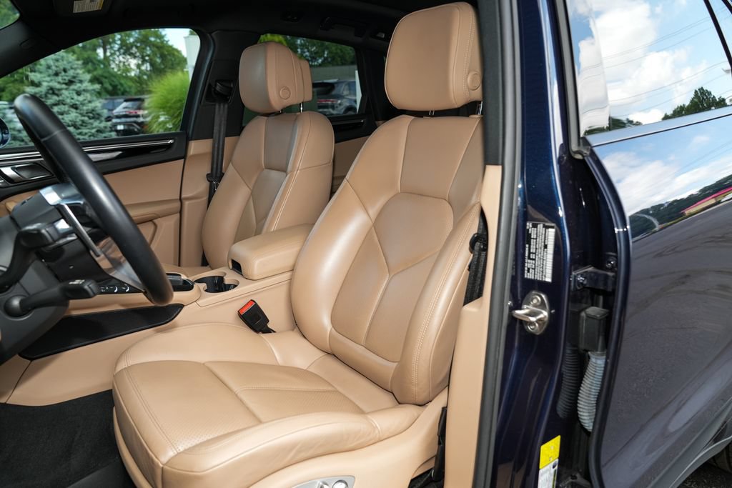 Certified 2021 Porsche Macan AWD/4WD image 5