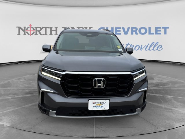 Used 2025 Honda Pilot Touring image 8
