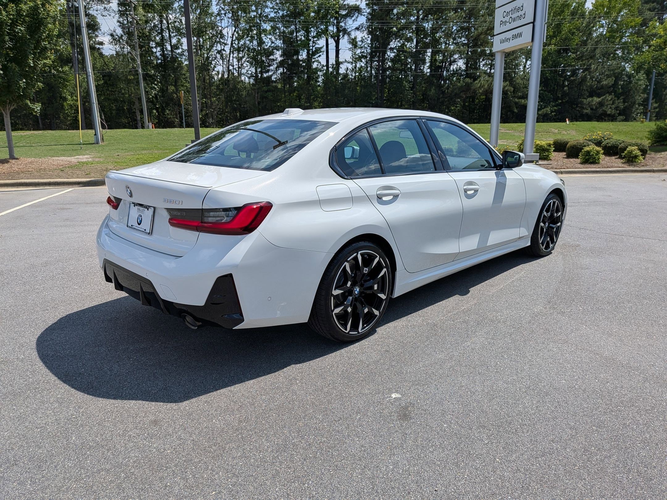 New 2026 BMW 330i Sedan w/ M Sport Package RWD image 3