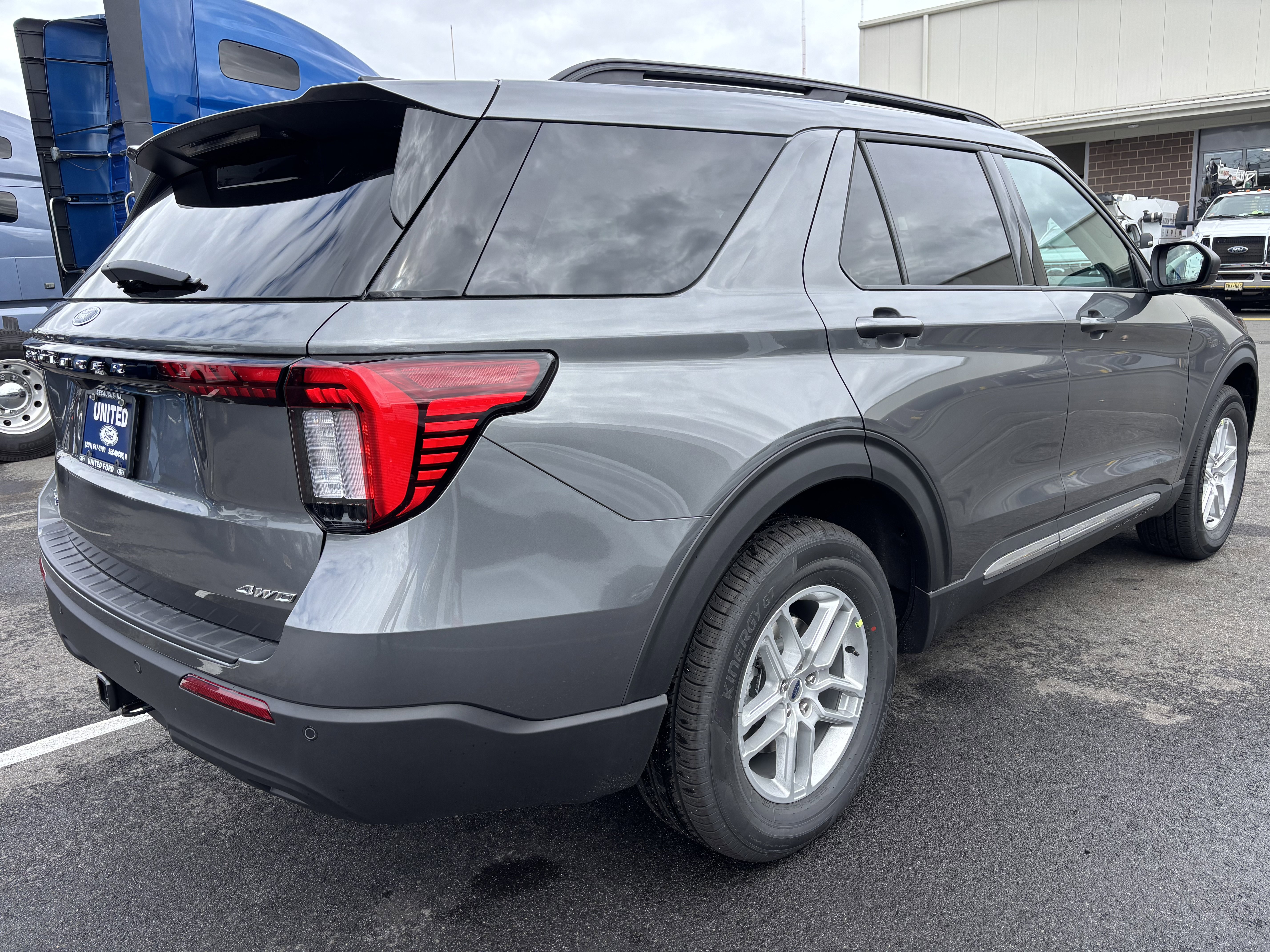 New 2025 Ford Explorer Active image 8