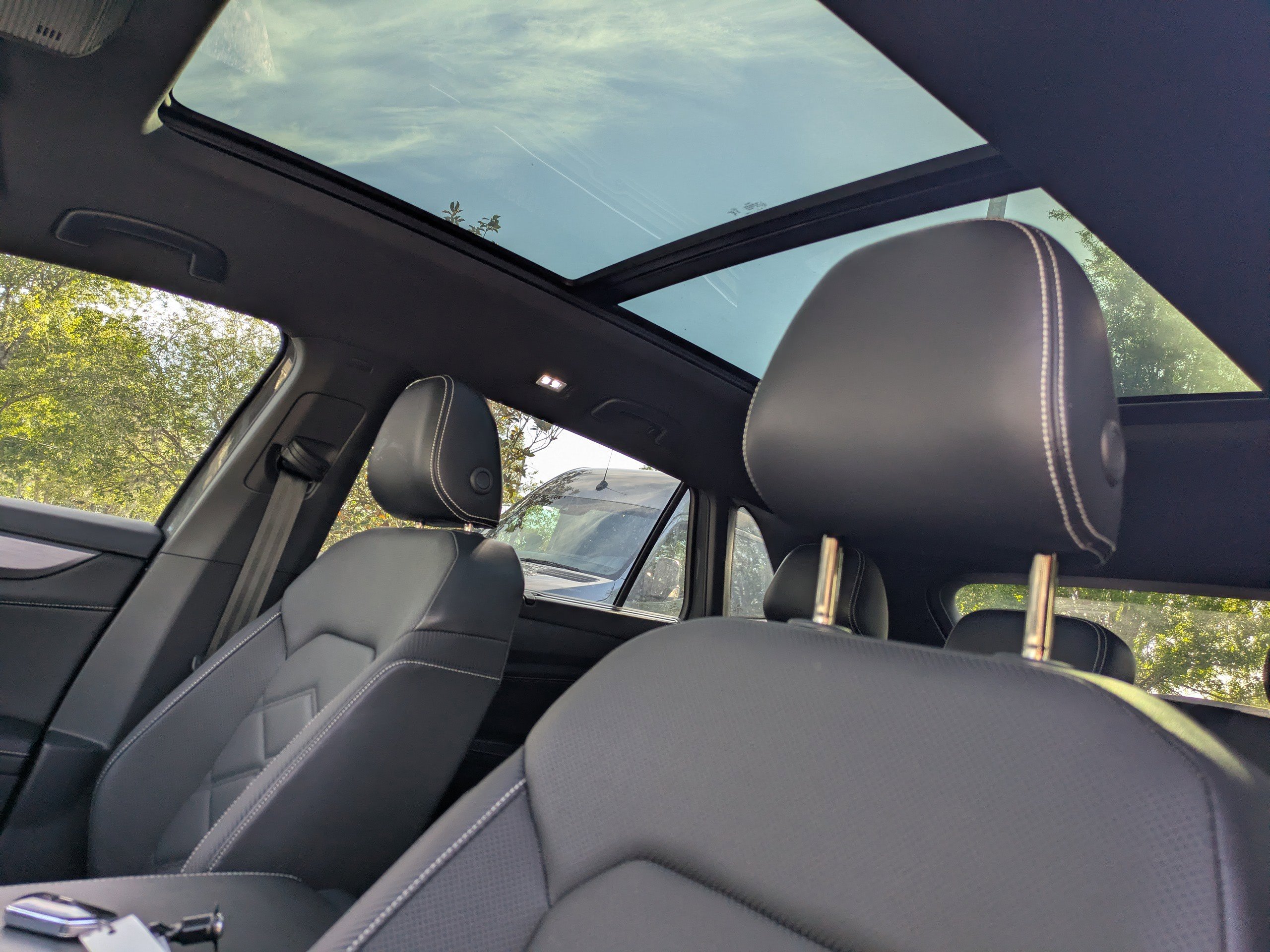 Used 2024 Volkswagen Atlas Cross Sport SE w/ Panoramic Sunroof Package FWD image 11