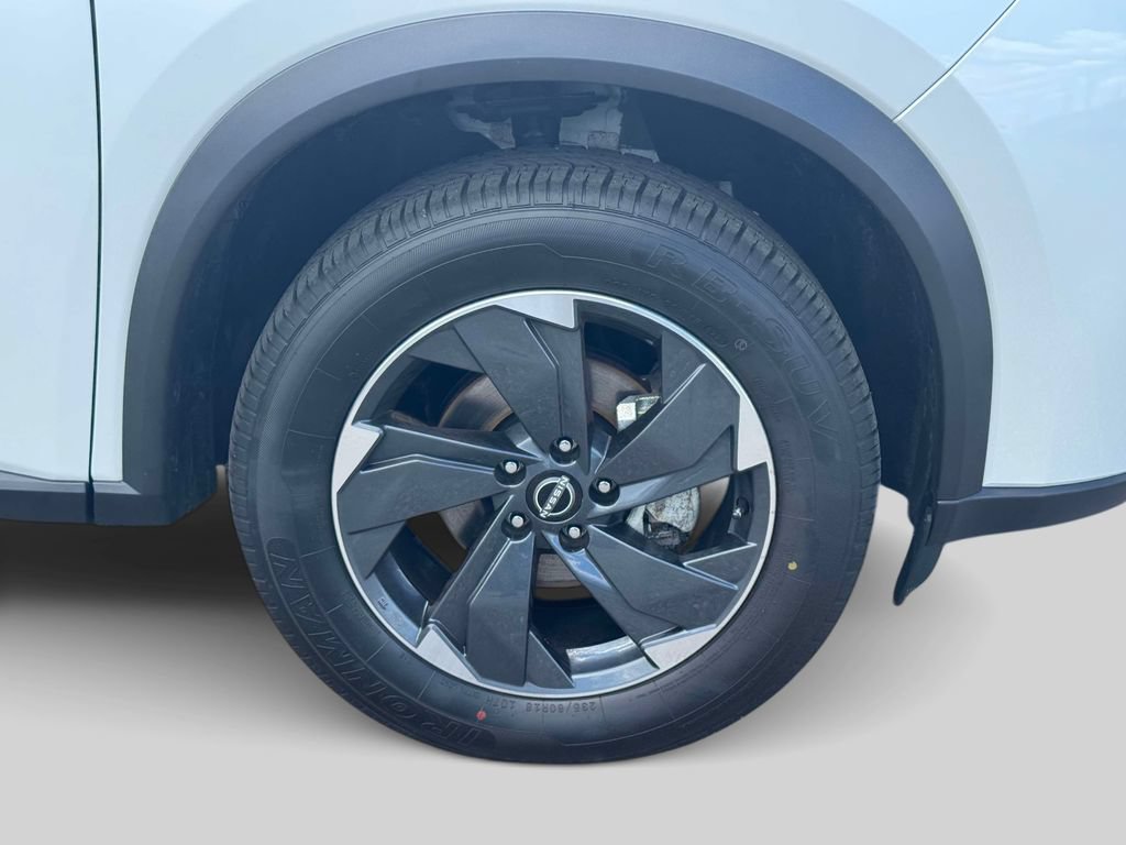 Certified 2025 Nissan Rogue SV AWD/4WD image 8