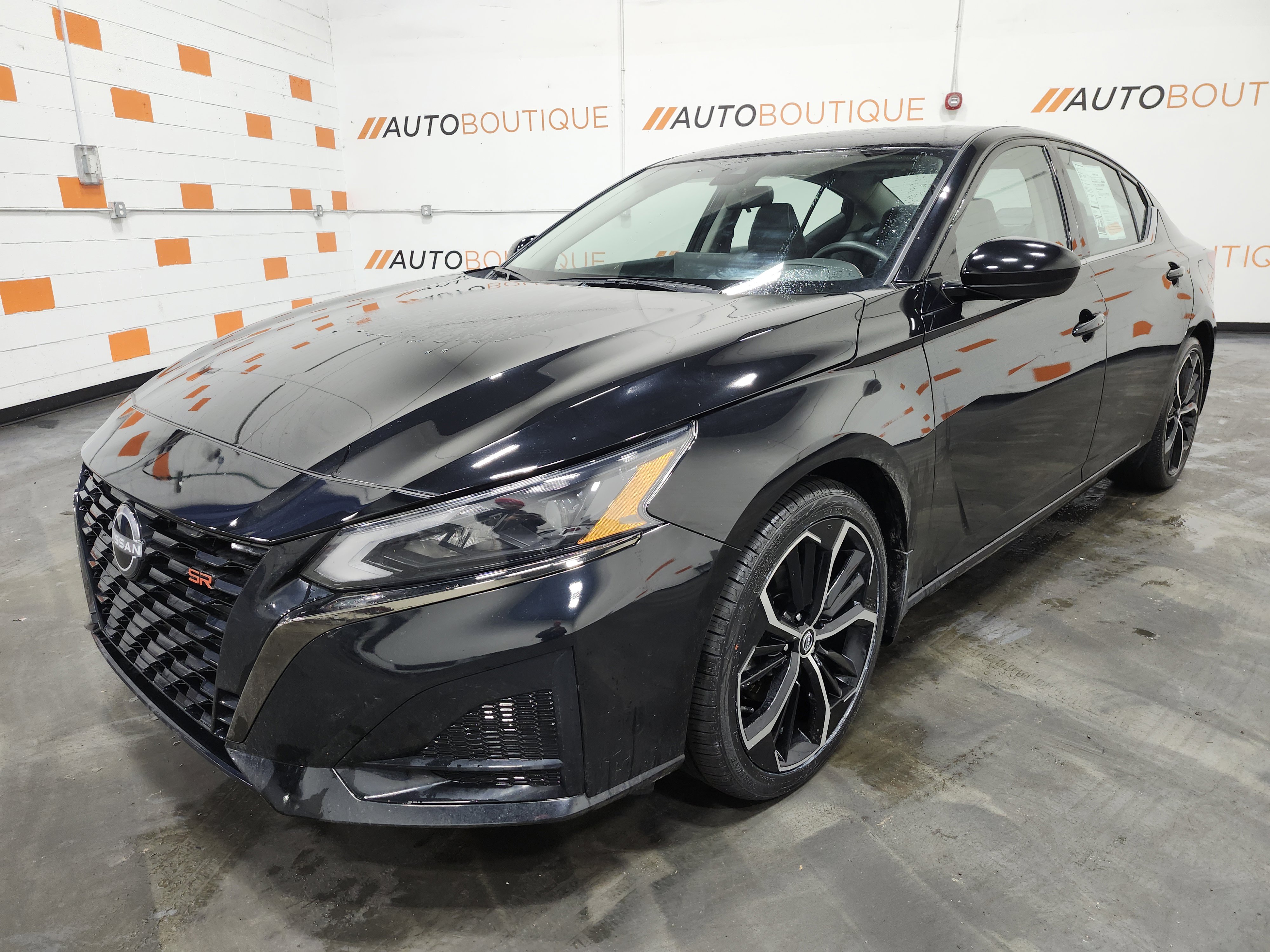 Used 2023 Nissan Altima 2.5 SR w/ SR Premium Package image 15