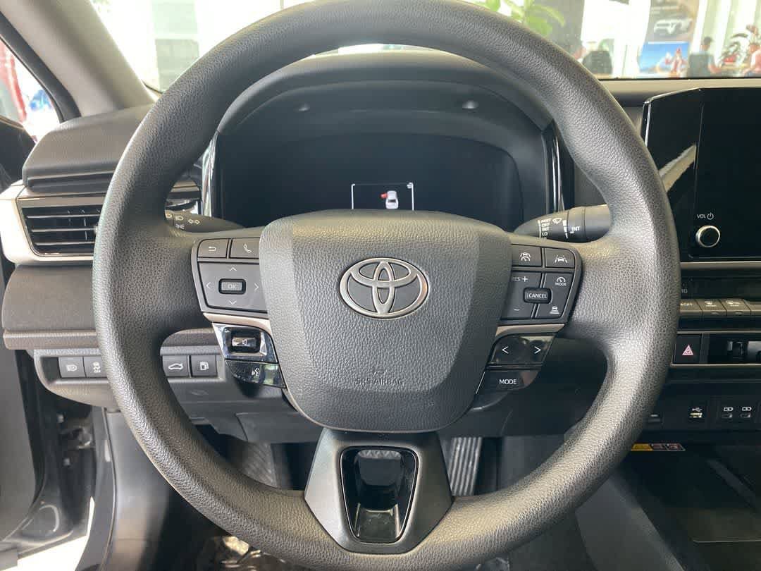 Used 2025 Toyota Camry LE FWD image 17