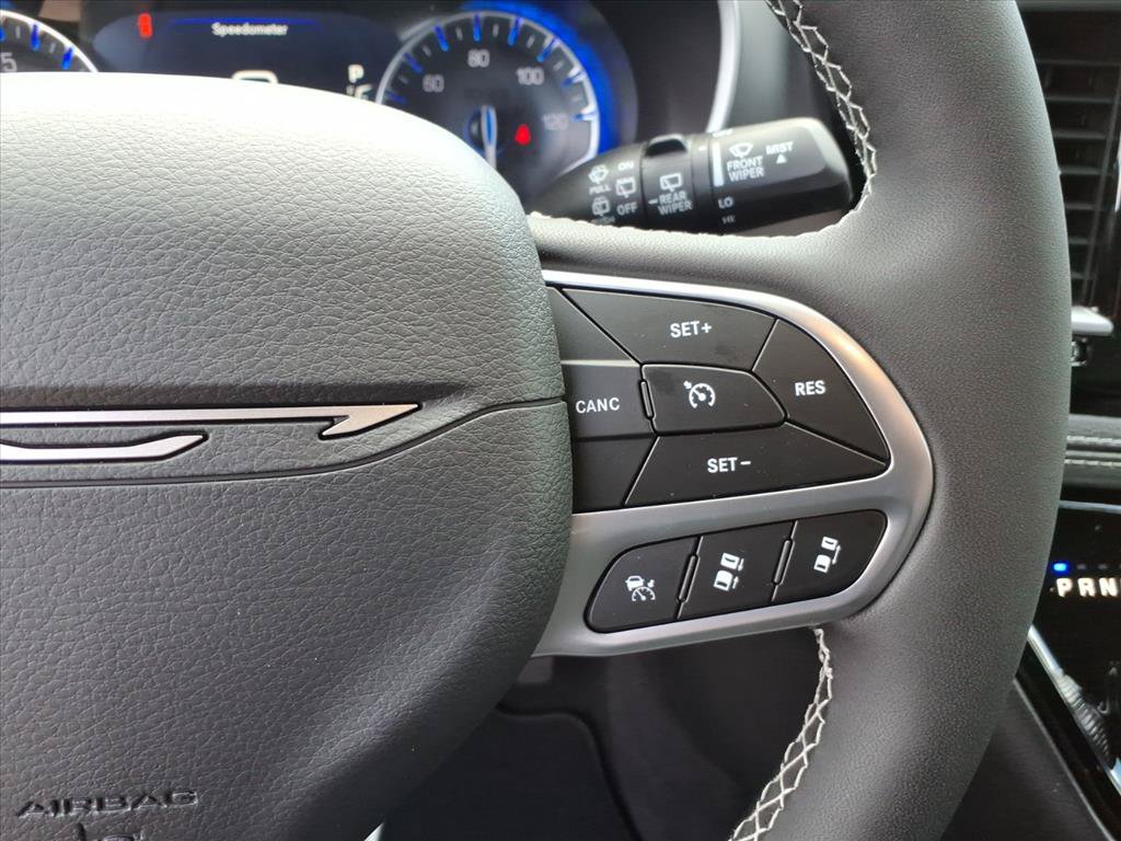 New 2027 Chrysler Pacifica Select AWD/4WD image 25