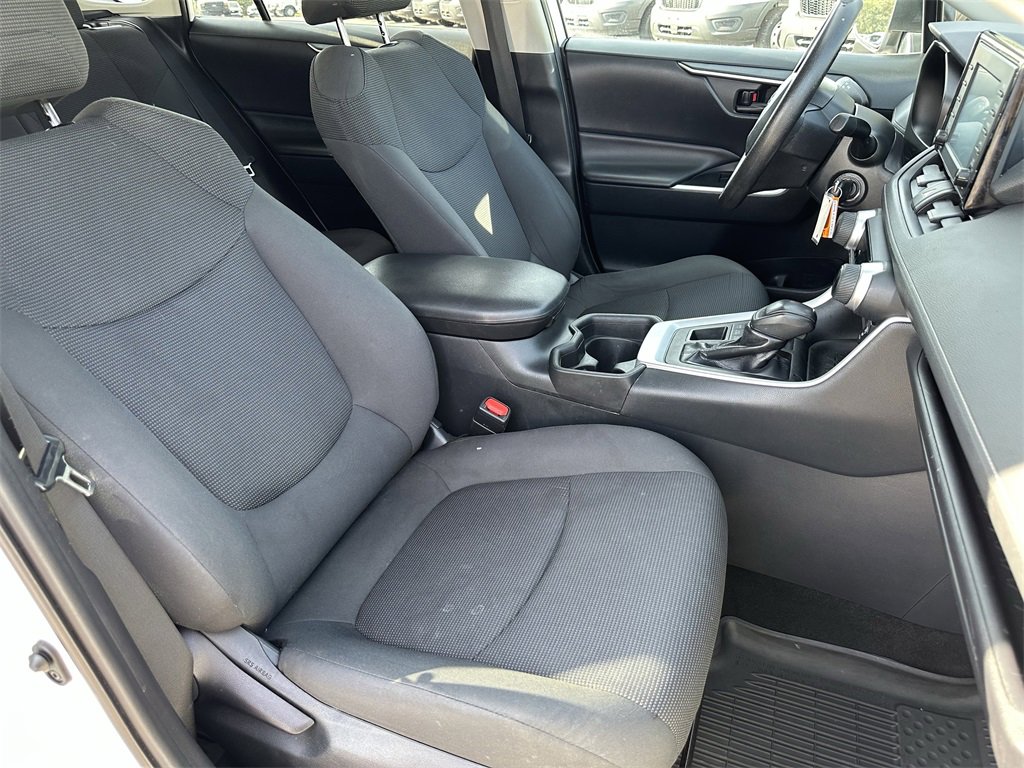 Used 2019 Toyota RAV4 LE image 30