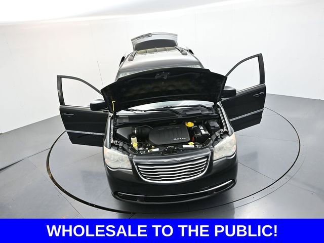Used 2014 Chrysler Town & Country Touring image 35