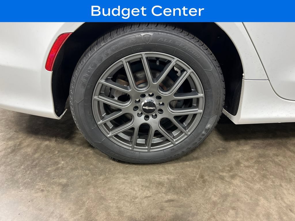 Used 2015 Chrysler 200 Limited w/ Convenience Group FWD image 9