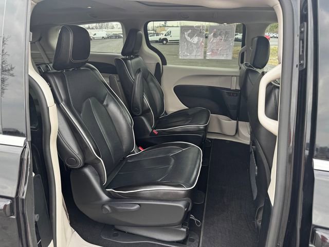 Certified 2023 Chrysler Pacifica Limited image 16