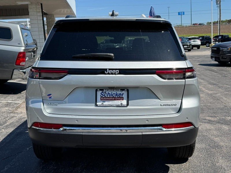 Used 2024 Jeep Grand Cherokee Laredo X AWD/4WD image 4