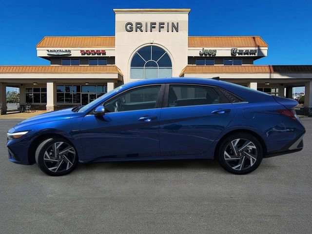 Used 2025 Hyundai Elantra Limited image 10