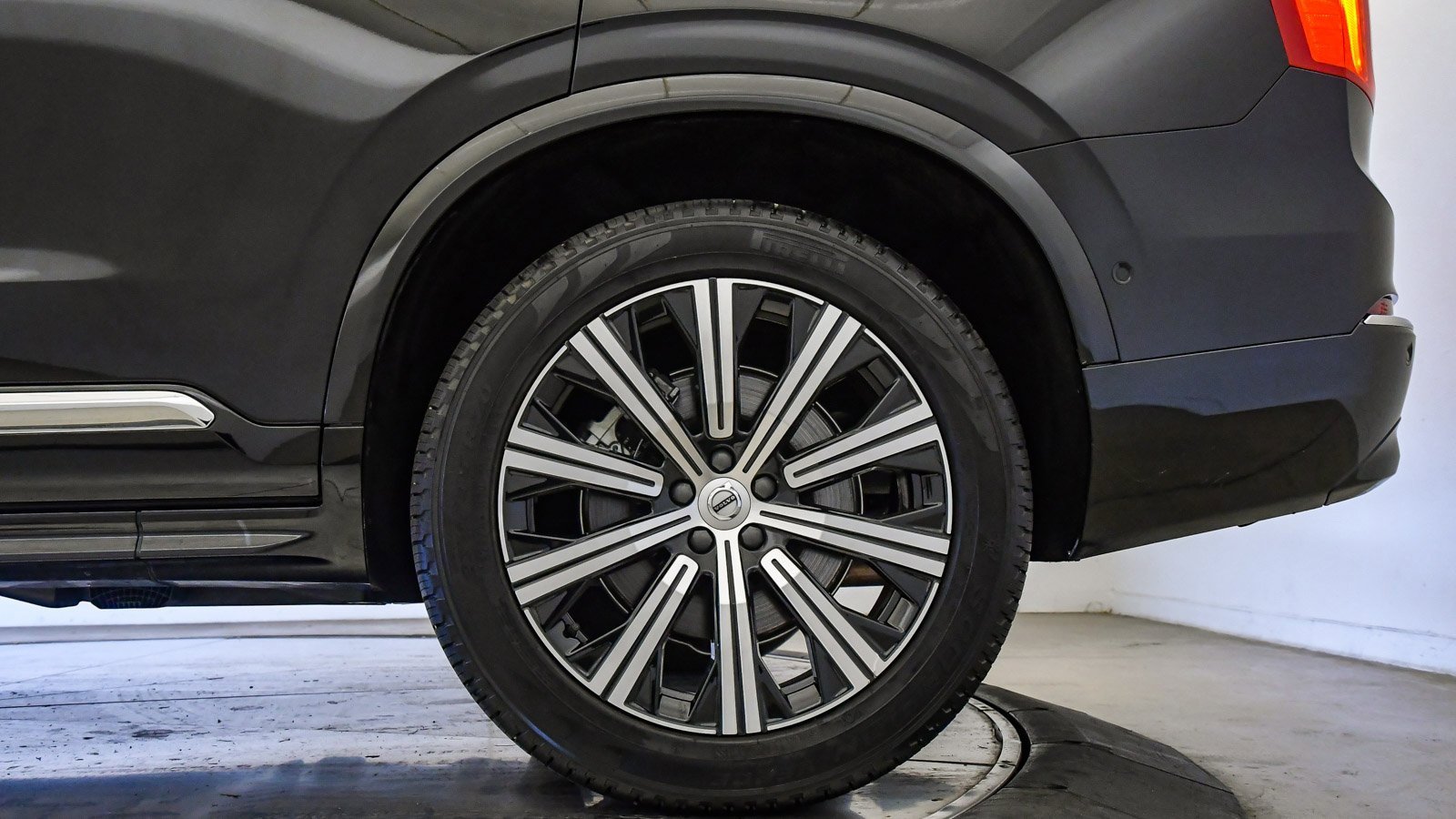 Certified 2025 Volvo XC90 B6 Plus image 11