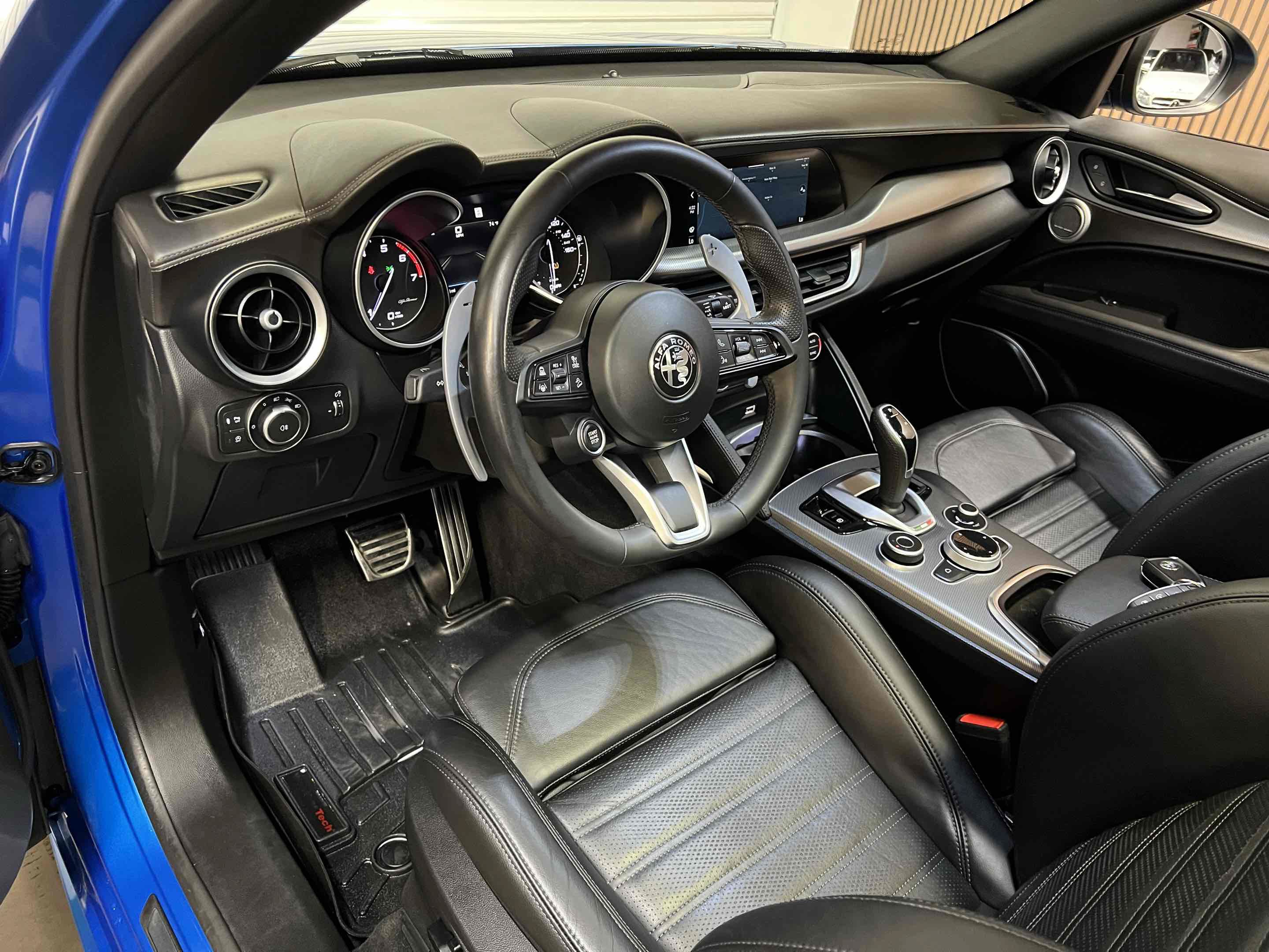 Used 2023 Alfa Romeo Stelvio Veloce AWD/4WD image 22