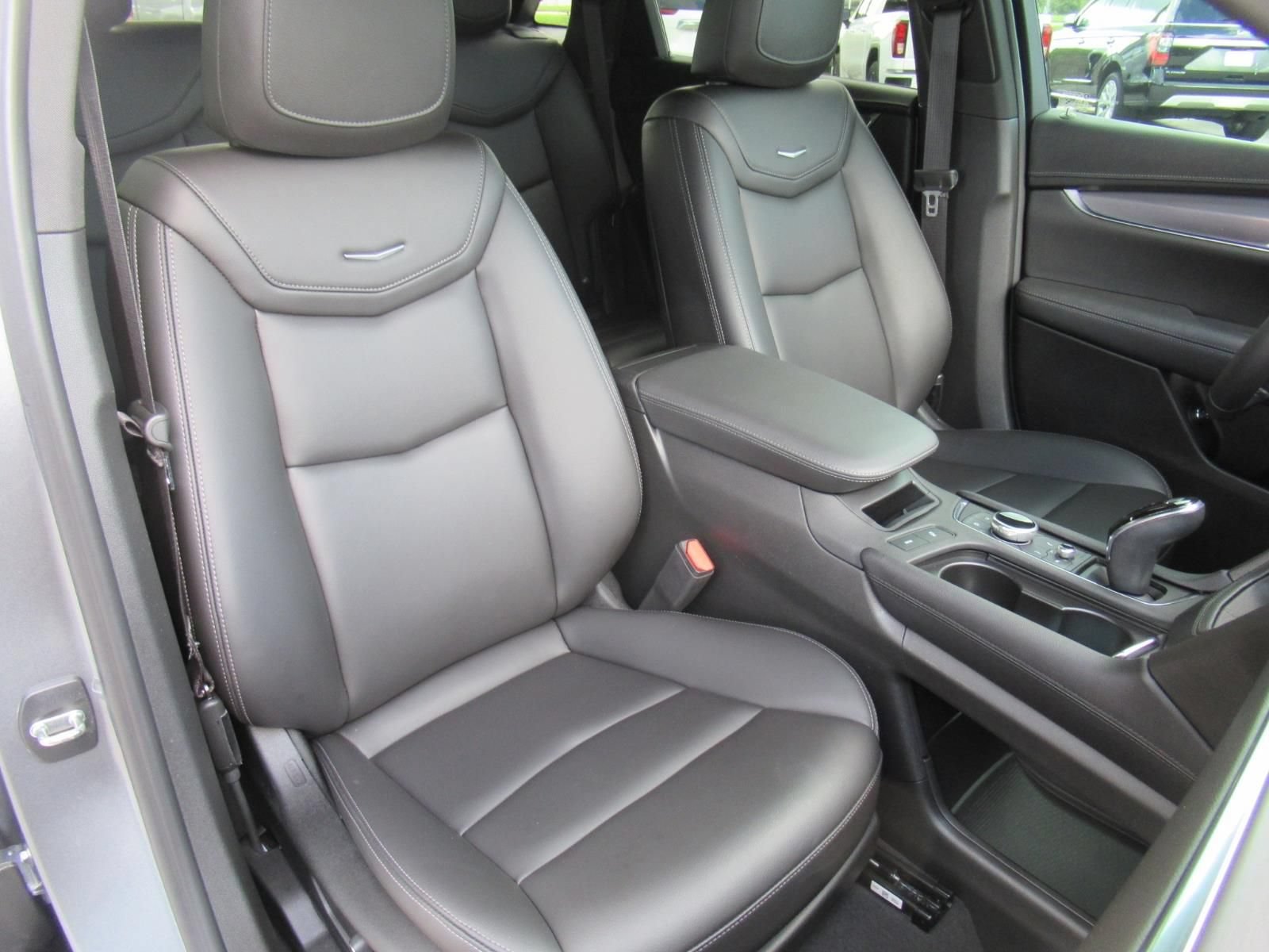 Used 2022 Cadillac XT5 Luxury AWD/4WD image 9