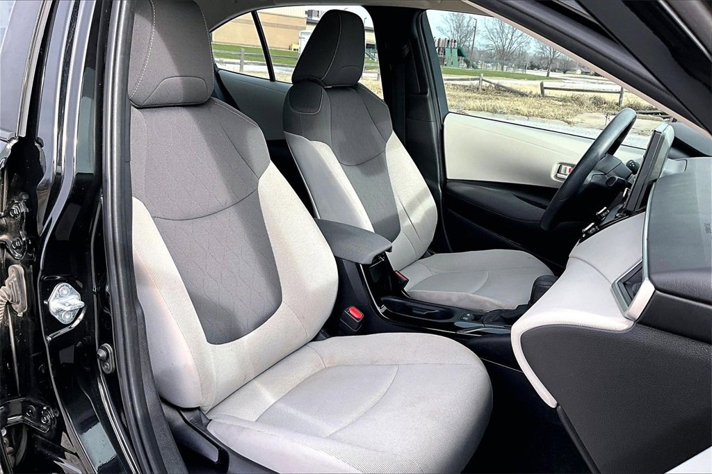 Used 2022 Toyota Corolla LE image 7